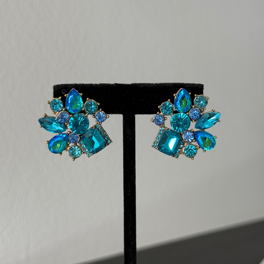 stud blue