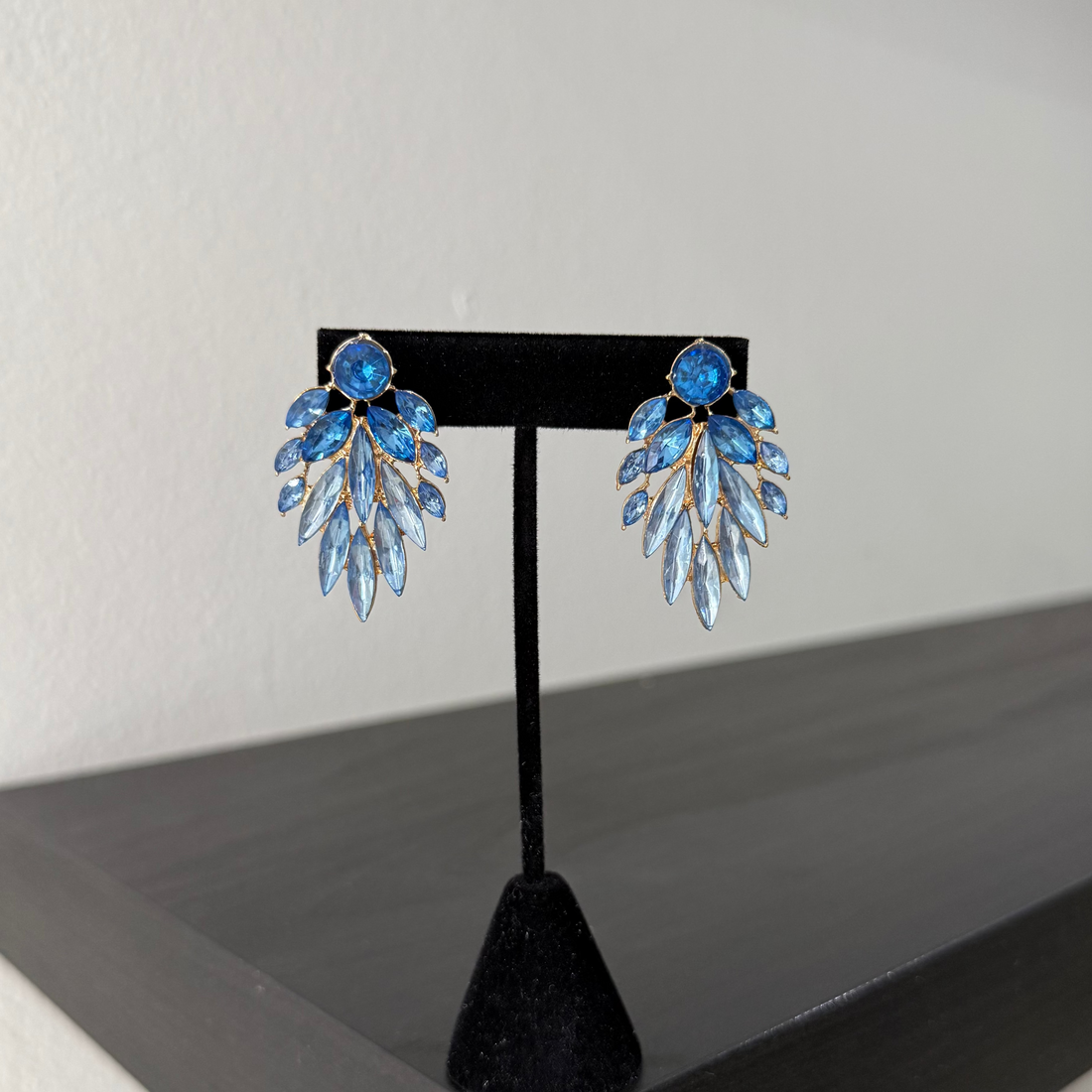 aura blue