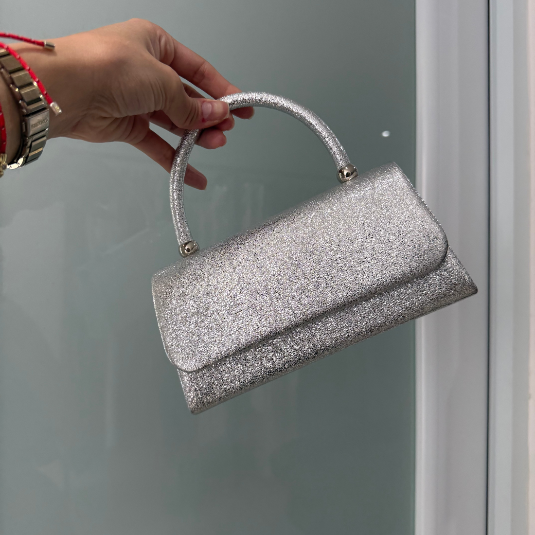 Lilian clutch