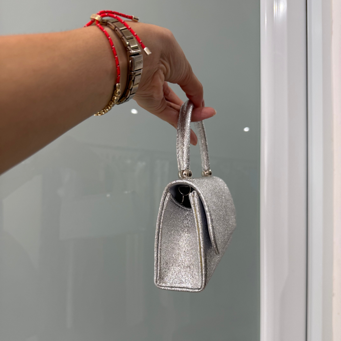 Lilian clutch